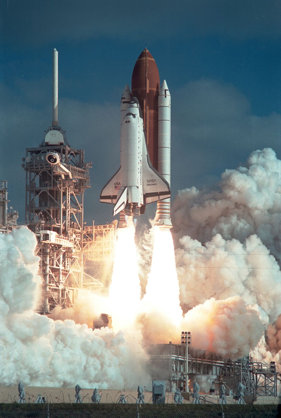 space shuttle discovery hubble telescope